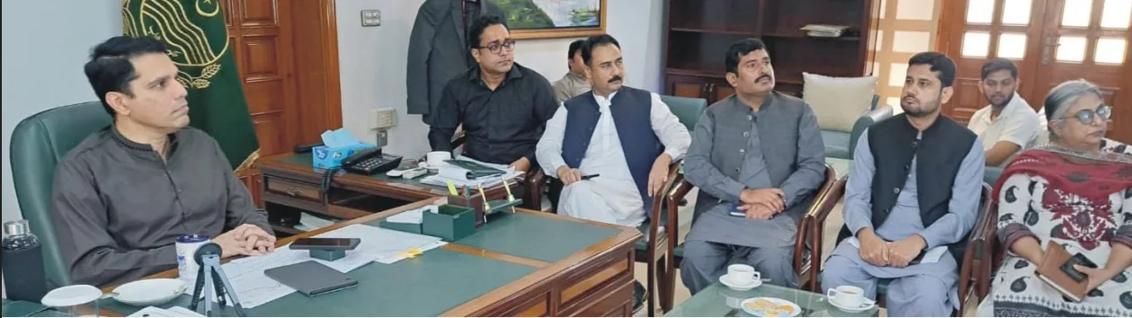 Faisalabad Commissioner Orders Unrelenting Crackdown on Encroachments