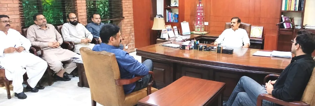 Director general Faisalabad development authority warns staff over corruption