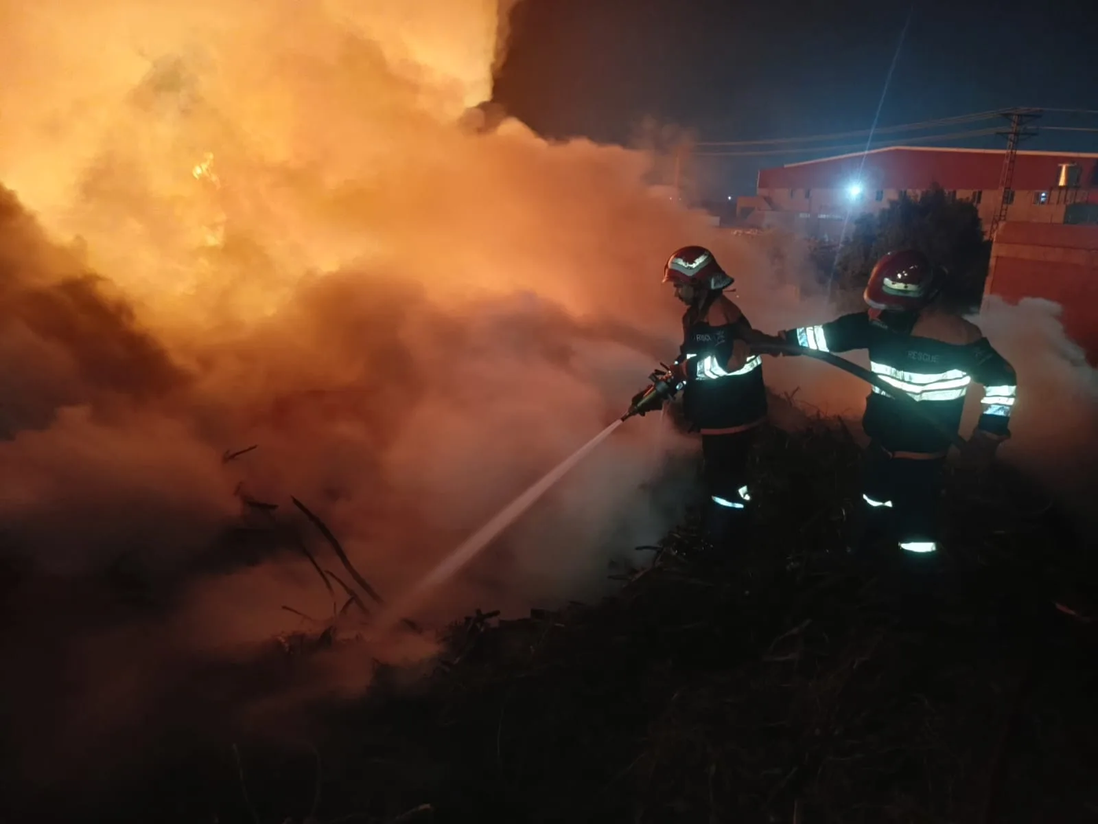 FIREFIGHTERS CONTAIN BLAZE AT TEXTILE MILL IN KHURRIANWALA