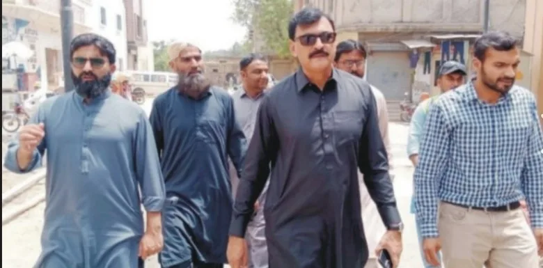 Punjab CM Sacks Waste Management Chiefs in Faisalabad, Kasur, and Okara Over Poor Sanitation