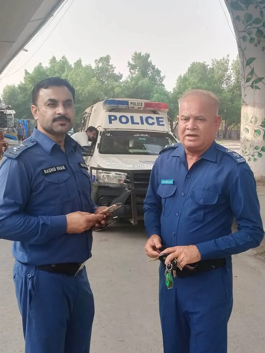 Traffic Warden Spotted Without Helmet at GTS Chowk Penalized with Fine and Challan, Departmental Action Pending