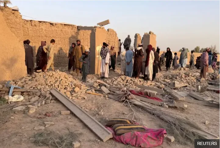Pakistan Claims Airstrikes on Militant Targets in Afghanistan, Taliban Report Civilian Deaths