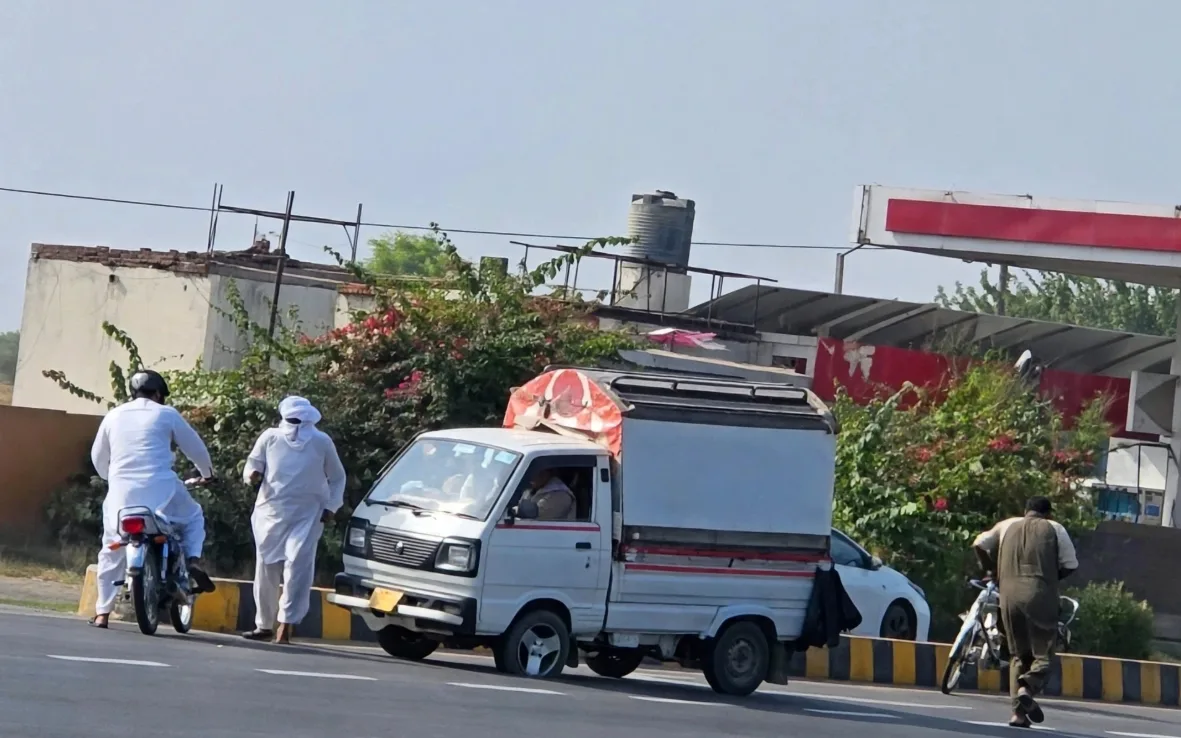 Two Toll Plaza Employees Injured in Firing During Robbery Resistance in Balochi Area