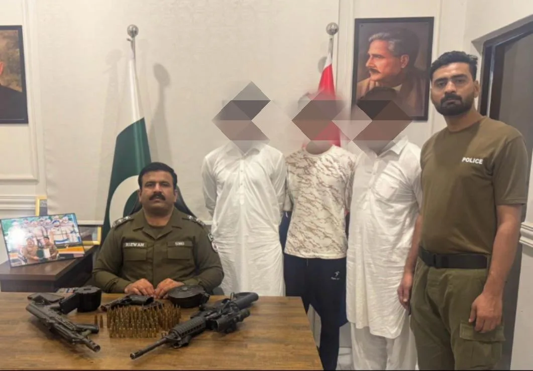 Three Arrested for Displaying Weapons and Spreading Panic