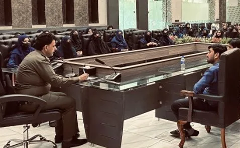 Treat citizens with courtesy and dispose of pending applications promptly: CPO Tanveer Hussain meets front desk operators