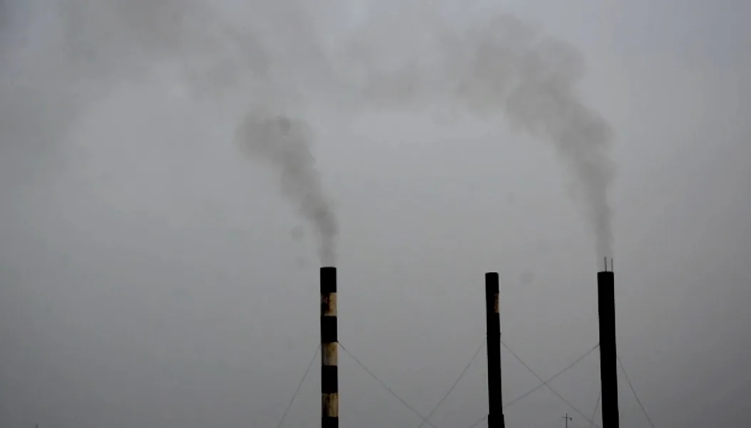 Industrial smoke near Kashmir Bridge causes severe air pollution as Environmental Protection Department remains inactive