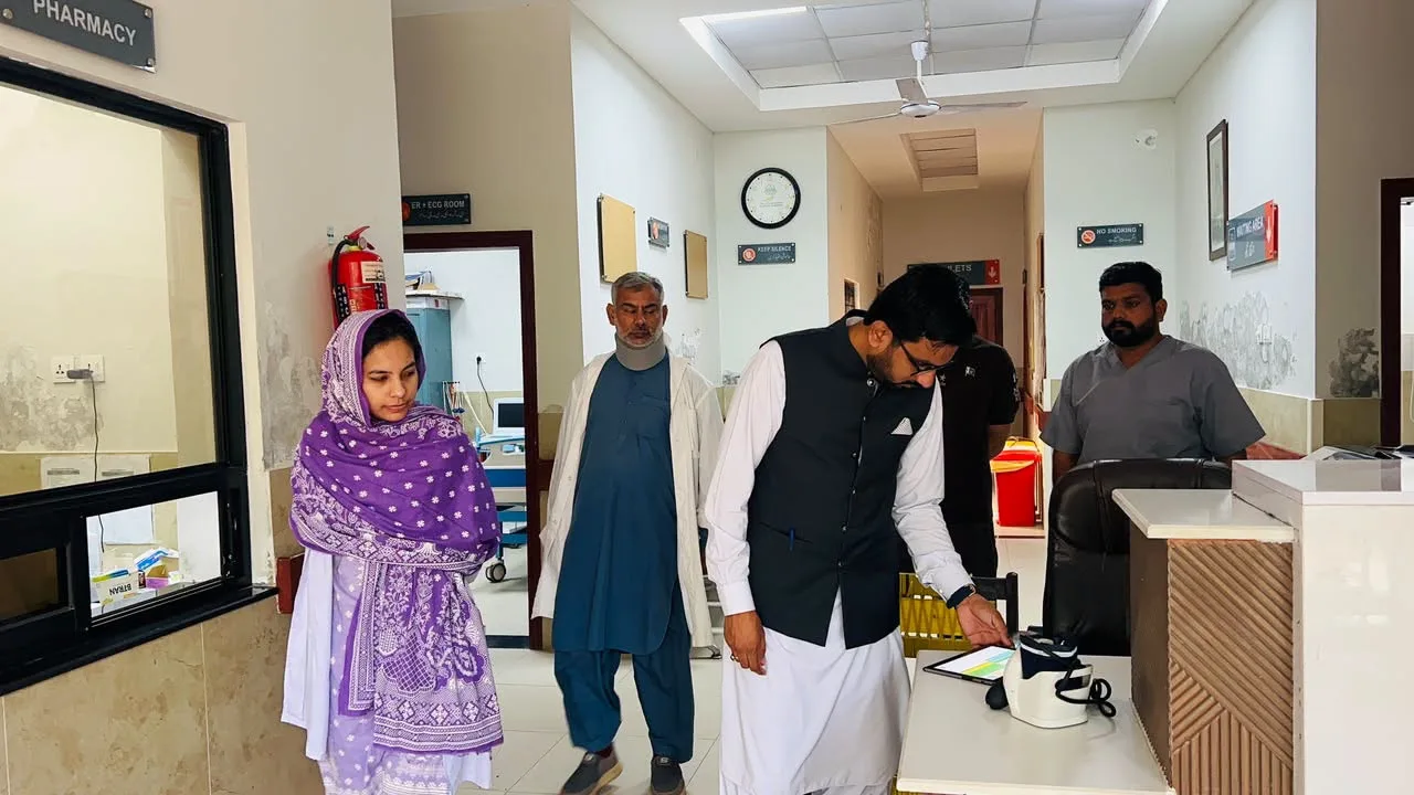 وزیراعلیٰ مریم نواز شریف کے وژن کے مطابق معیاری طبی سہولیات کی فراہمی: اے سی جڑانوالہ ضیاء اللہ گوندل کا 'مریم نواز ہیلتھ کلینک 122 گ ب' کا معائنہ