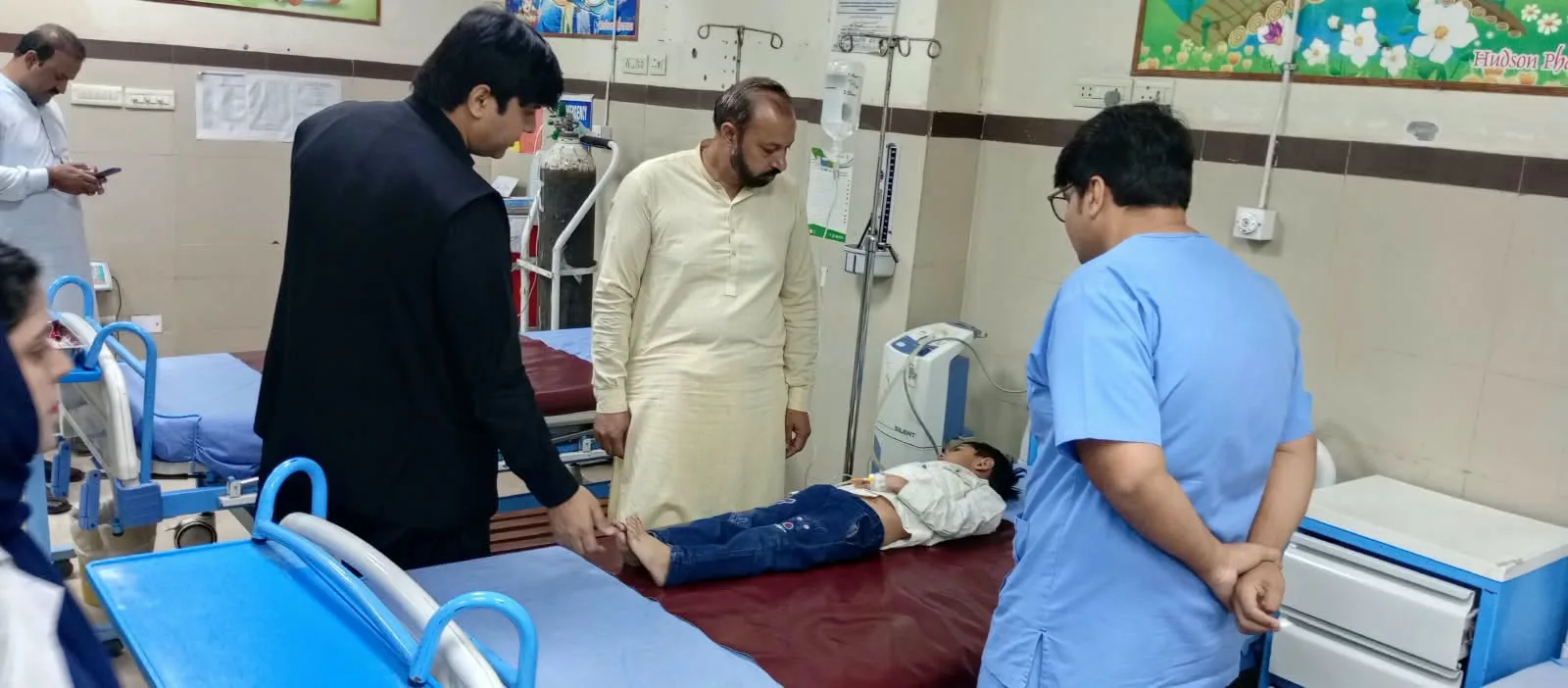  اسسٹنٹ کمشنر سٹی اورنگزیب گورائیہ کا جنرل ہسپتال سمن آباد کا دورہ: ادویات کی دستیابی اور طبی سہولیات کا جائزہ