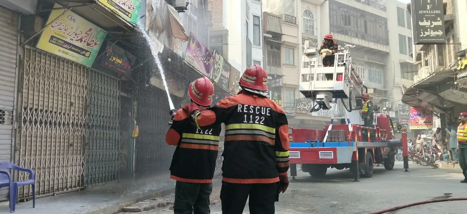 Rescue 1122 douses fire at jewelry shop in Rail Bazaar; no casualties reported
