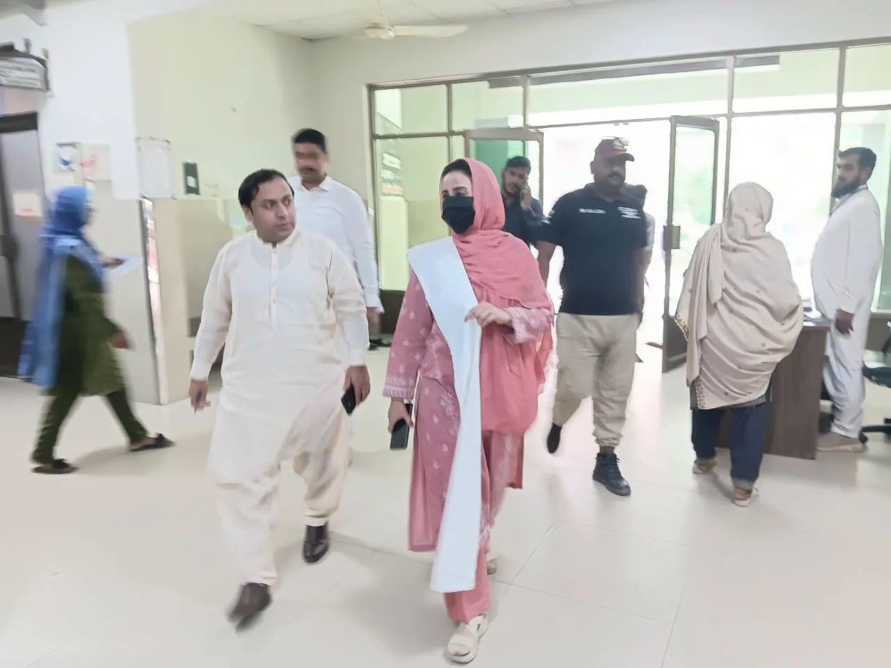  اسسٹنٹ کمشنر تاندلیانوالہ اقصیٰ امتیاز کا ٹی ایچ کیو ہسپتال کا تفصیلی دورہ: طبی سہولیات اور انتظامی امور کا جائزہ