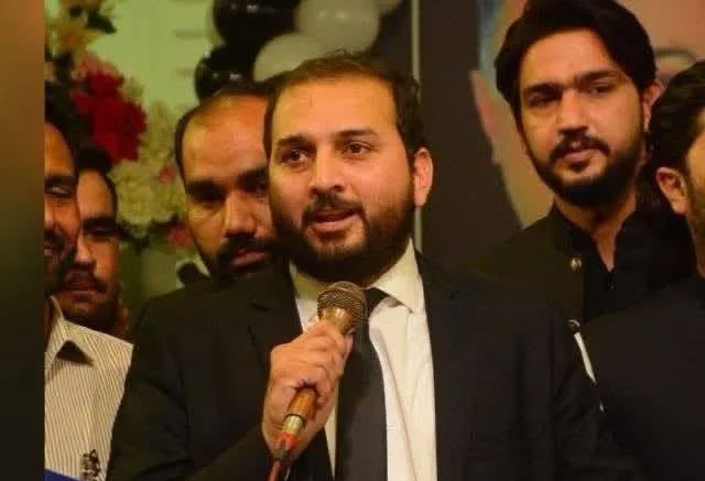 سابق سیکرٹری ڈسٹرکٹ بار فیصل آباد مرتضیٰ حکیم سمیت دیگر نامزد ملزمان کے خلاف قتل اور اقدامِ قتل کا مقدمہ درج