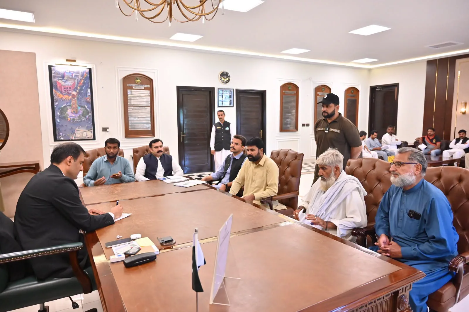 ڈپٹی کمشنر نے شہریوں کی درخواستیں سنیں؛ مسائل کے بروقت ازالے کے لیے ہدایات جاری